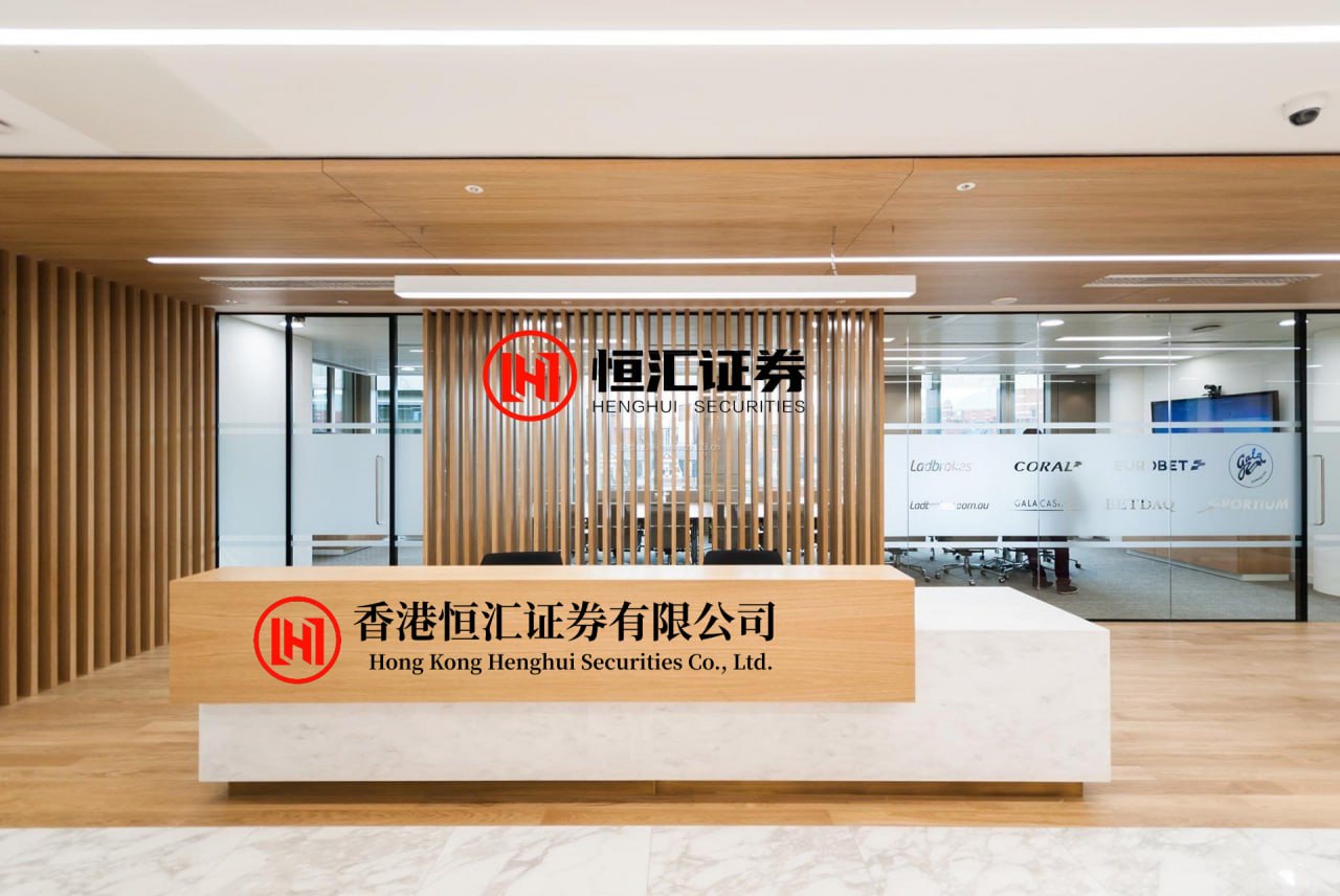 金策略 男子散步时遭蜂群围攻，全身残留近千根毒刺！三名医护人员拔刺3小时，抢回一条命......